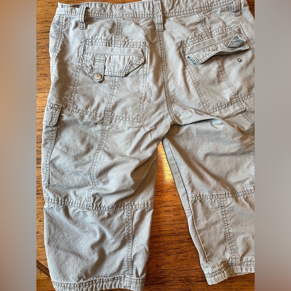 Medium Grey, 32” RW&CO men’s cargo capris - Picture 4 of 5